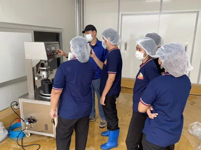 ติดตั้งเครื่องบรรจุและขันฝาขวดแก้วสูญญากาศ 