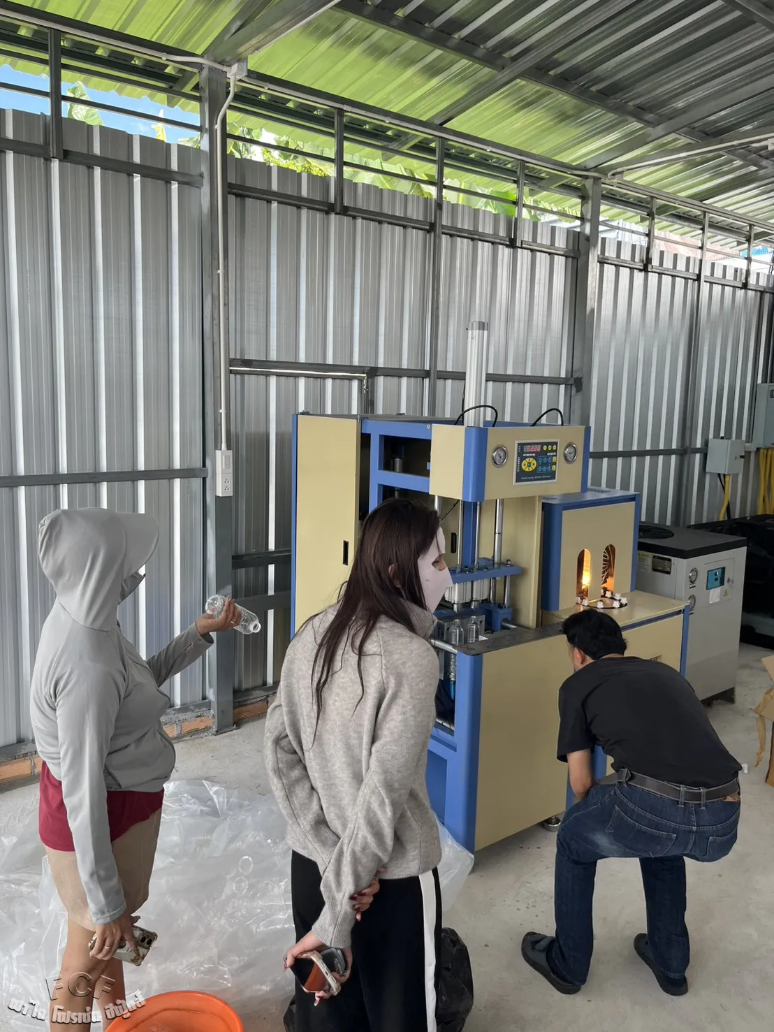 ติดตั้งเครื่องเป่าขวด PET แบบกึ่งอัตโนมัติ รุ่น HZ-880 ณ สงขลา
